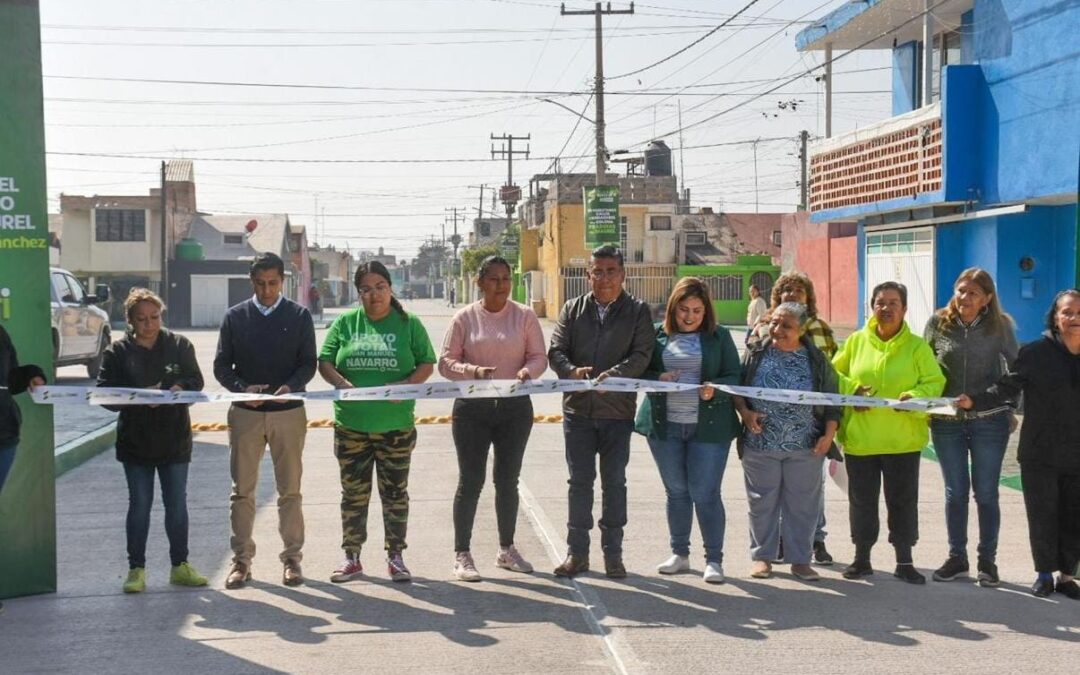 CON EL ANUNCIO DE MÁS OBRA URBANA, JUAN MANUEL NAVARRO ENTREGA PAVIMENTACIÓN DE CALLES EN LA COLONIA PRADERAS DEL MAUREL