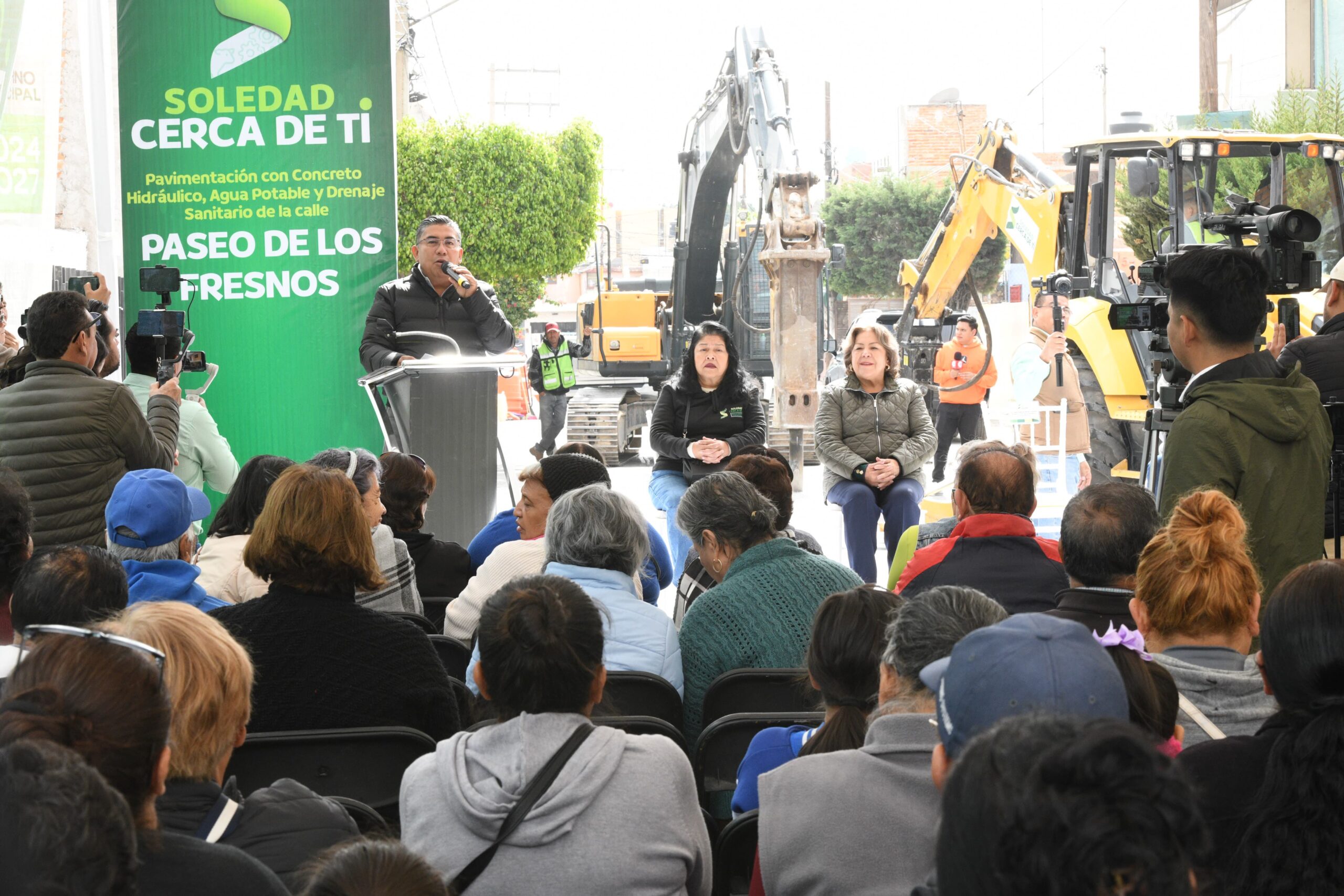 ALCALDE JUAN MANUEL NAVARRO INICIA TRABAJOS DE PAVIMENTACIÓN INTEGRAL EN COLONIA LOS FRESNOS