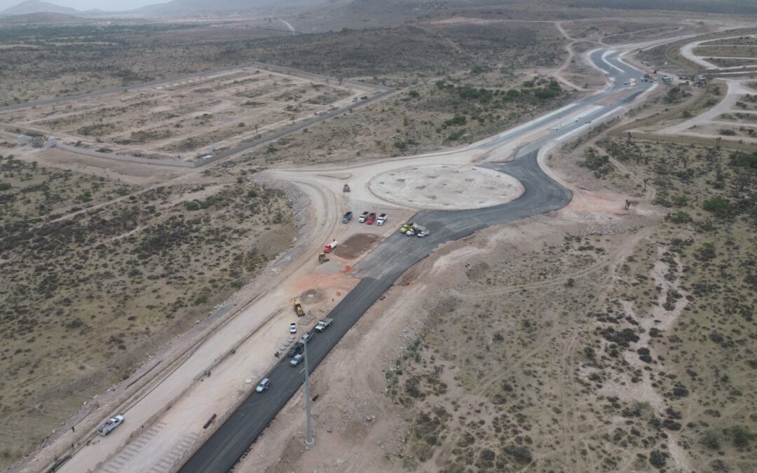 VÍA ALTERNA EN SU ÚLTIMA ETAPA DE CONSTRUCCIÓN REPORTA EJECUTIVO ESTATAL• La Seduvop supervisa cableados pendientes por la CFE, encarpetamiento de carriles laterales y área de glorieta