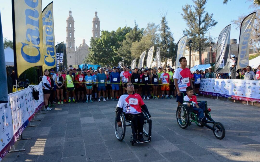 Arzobispo Jorge Alberto Cavazos y Alcalde Enrique Galindo dan banderazo al Medio Maratón Cáritas