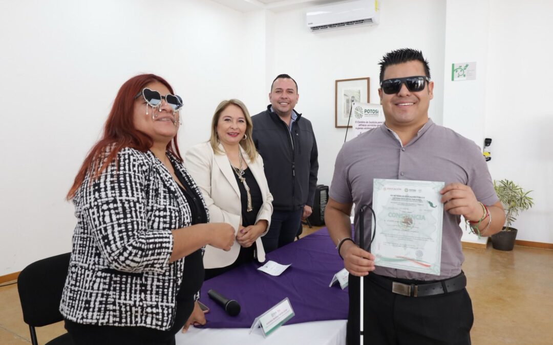 GOBIERNO ESTATAL IMPULSA MÁS APOYO A PERSONAS CON DISCAPACIDAD• El Icat capacita y entrega constancias de validez oficial nacional e internacional a personas con discapacidad visual para su empoderamiento