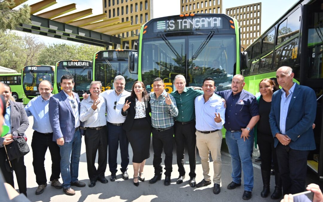 RICARDO GALLARDO IMPULSA NUEVA ERA DE MOVILIDAD CON MODERNO TRANSPORTE PÚBLICO• Operadores potosinos recibieron unidades de primer nivel que brindarán más apoyo a las familias potosinas