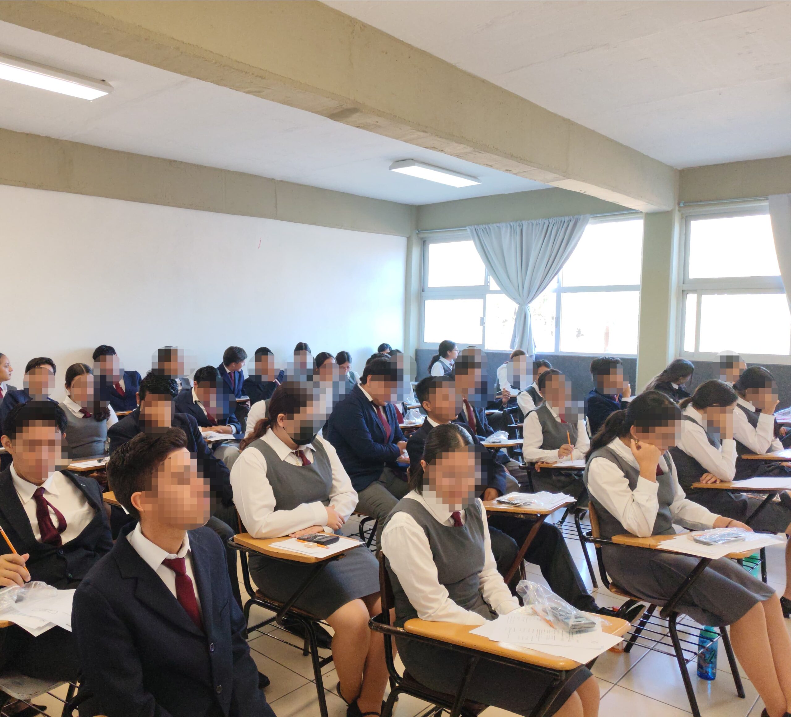 Aplican Examen Único más de 10 mil estudiantes de preparatoria en San Luis PotosíParticipan 45 planteles de nivel medio superior en las cuatro regiones del estado