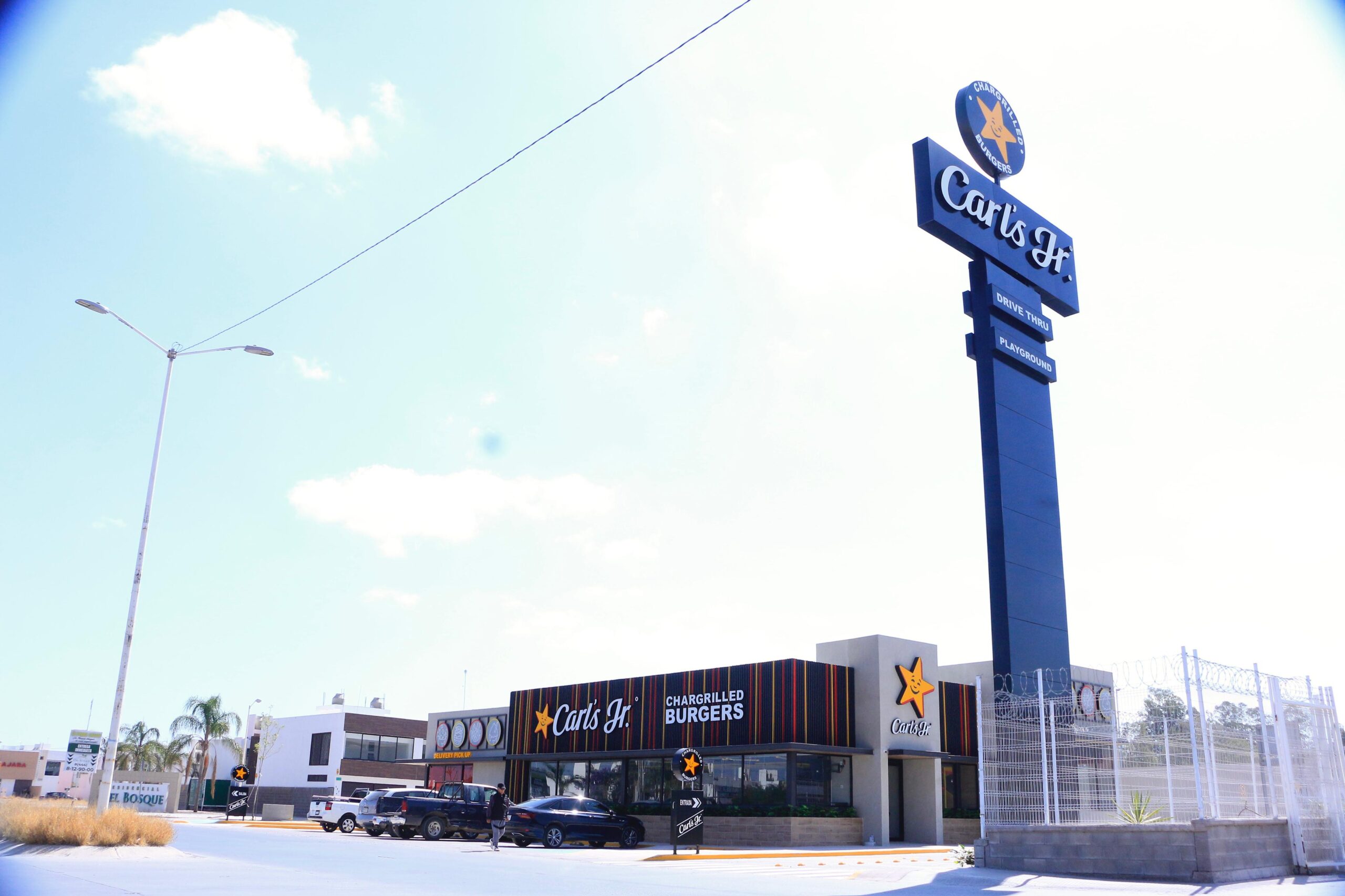 MÁS EMPRESAS SE SUMAN AL DESARROLLO COMERCIAL DE VILLA DE POZOS