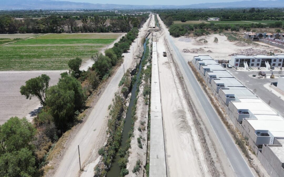 AMPLIACIÓN DEL BULEVAR DEL RÍO SANTIAGO AVANZA CONFORME A LO PLANEADO• Titular de la SEDUVOP informa que no se ha recibido notificación judicial alguna que ordene lo contrario.• Lamenta que «Cambio de Ruta» trate de frenar la modernización de la infraestructura urbana.