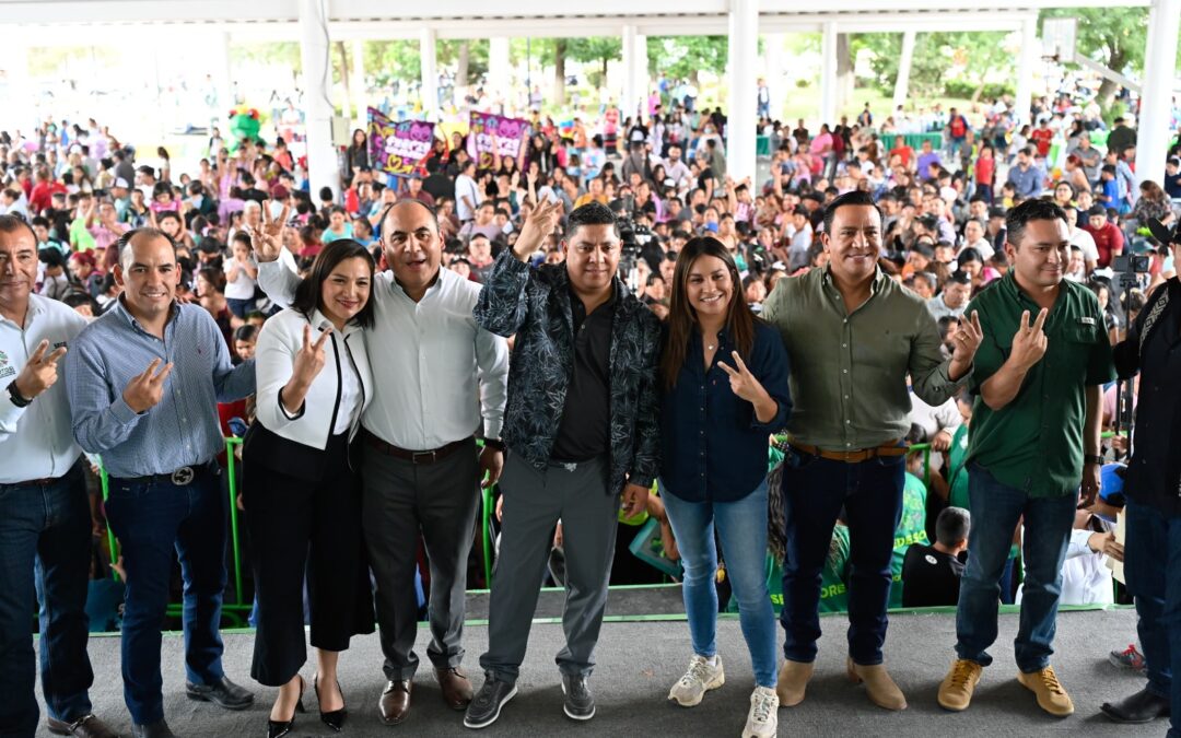 RICARDO GALLARDO CONTINÚA FESTEJOS DEL DÍA DE LA NIÑEZ EN EL ALTIPLANO• Con personajes animados, actividades lúdicas, juguetes y un ambiente de fiesta, el Gobernador del Estado convivió con la infancia del Altiplano potosino, reafirmando su compromiso de apoyo sin límites.