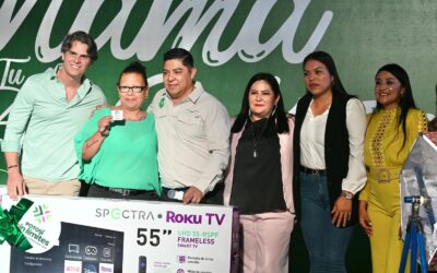 PRIMEROS 2 MIL LOTES DE TU CASA TU APOYO A MADRES DE FAMILIA: RICARDO GALLARDO• En Villa de Pozos, en un ambiente de alegría y fiesta, el Gobernador del Estado reconoció a las madres potosinas y les anunció que los primeros 2 mil terrenos en Ciudad Satélite y El Saucito serán para ellas.